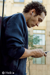 Das serienm&auml;&szlig;ige Stereo-Headset des N97 sollte man besser durch h&ouml;herwertige Kopfh&ouml;rer ersetzen